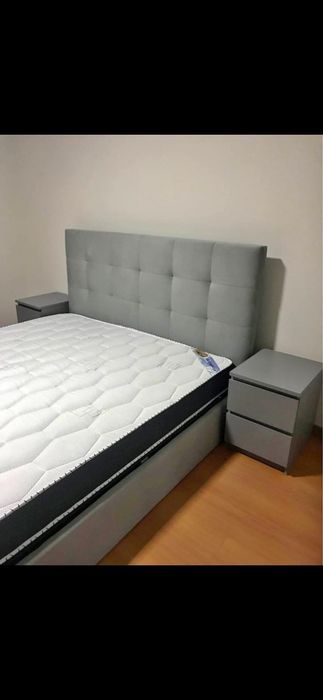 Cama, estrado  e colchão de 1,90x1,40mts (casal).