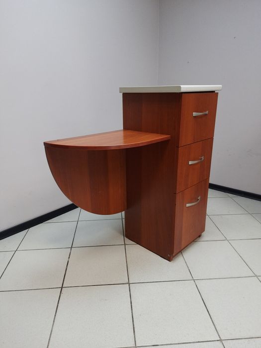 Кресло мастера, кресло клиента, зеркало