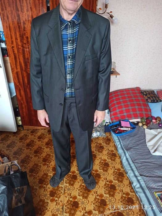 продам мужские костюмы