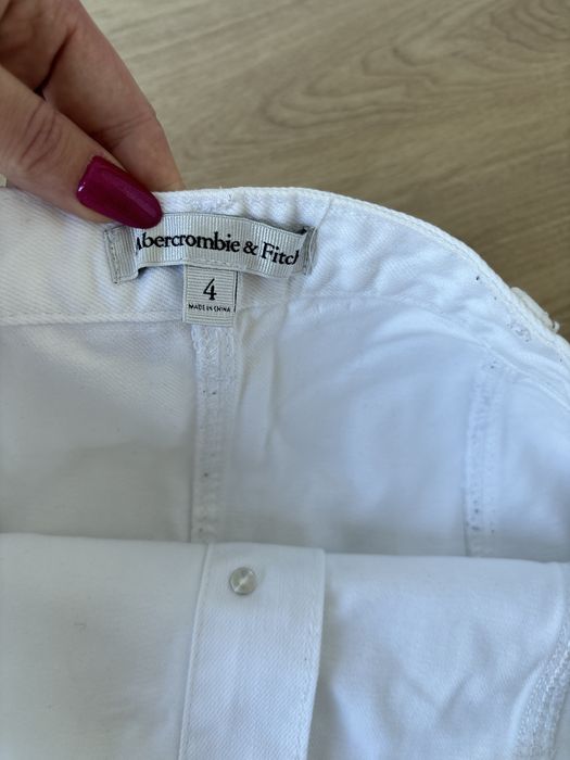 Biała spódnica jeans