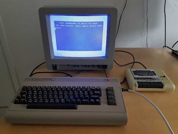 Commodore 64 com Drive 1541 + Datassete 1530 + Joystick + 5 Diskettes64729612015107121