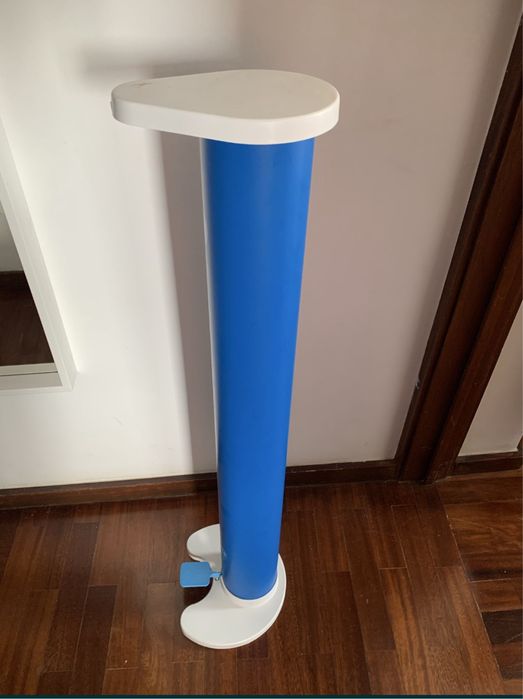 Dispensador de alcool gel e cremes