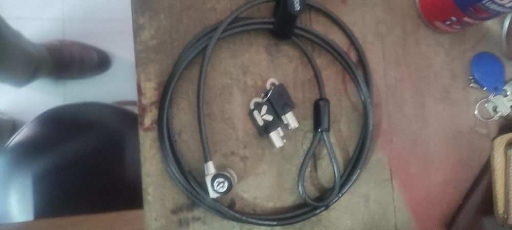 Cabo de segurança para portatil