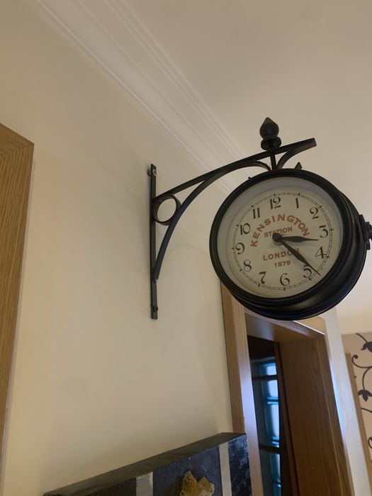 Relógio decorativo estação