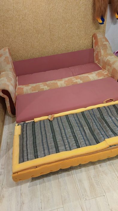 Продам розкладний диван