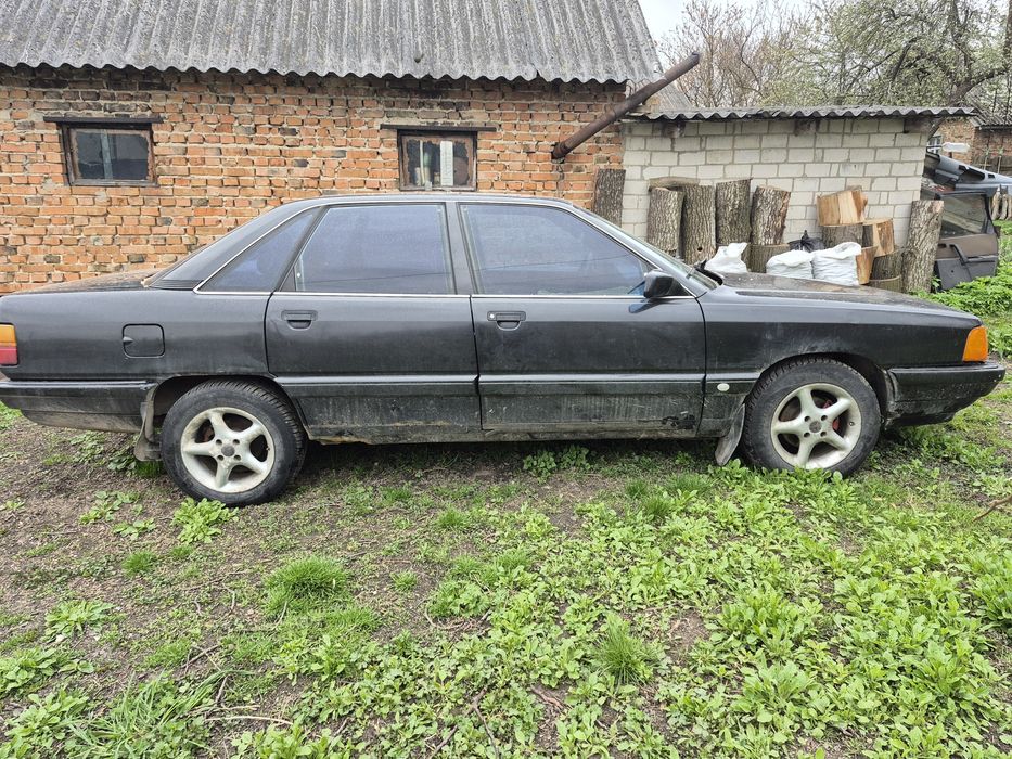 Продам заводиться але щось стукає в моторі.