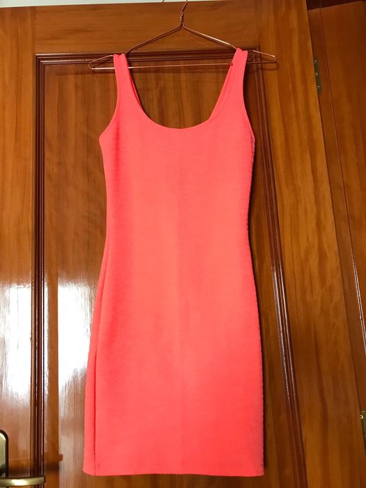 Vestido coral, tamanho M