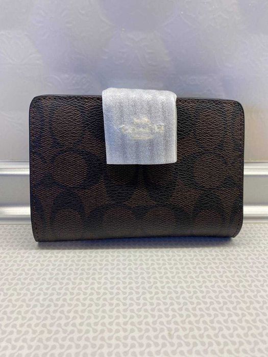 Гаманець Coach Medium Corner Zip Wallet Коричневий