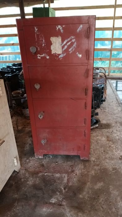 Сейф металлический