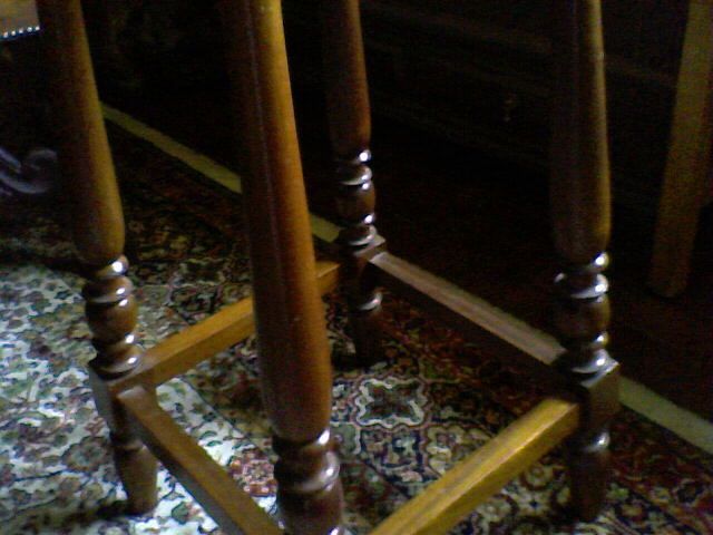 5 Bancos (únicos) para bar, em couro e madeira.