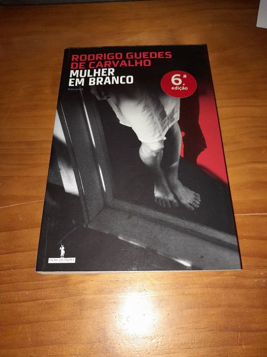 Livro A Mulher em Branco de Rodrigo Guedes de Carvalho