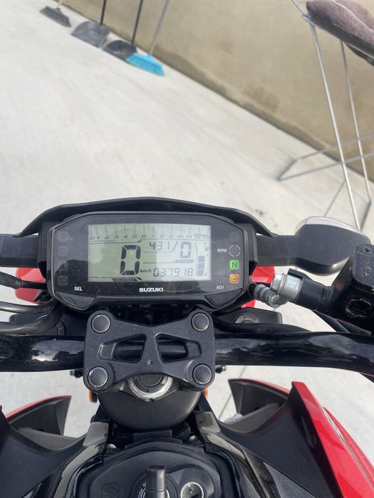 Suzuki gsx-s 125  em bom estado