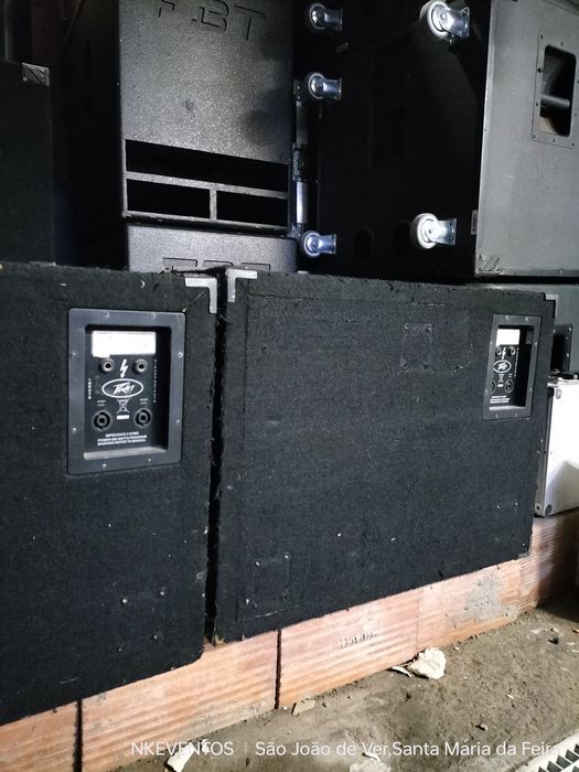 2 graves Peavey 15 polegadas  (passivos)