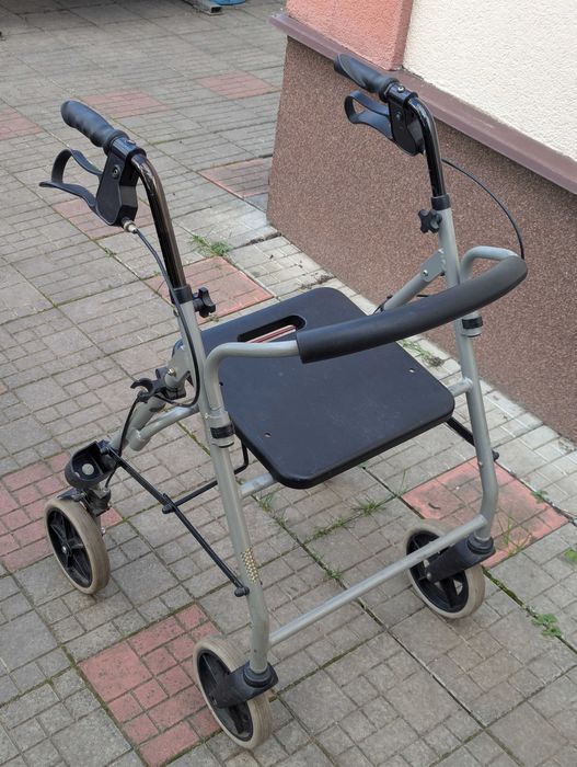 Ходунки, роллатор для реабилитации