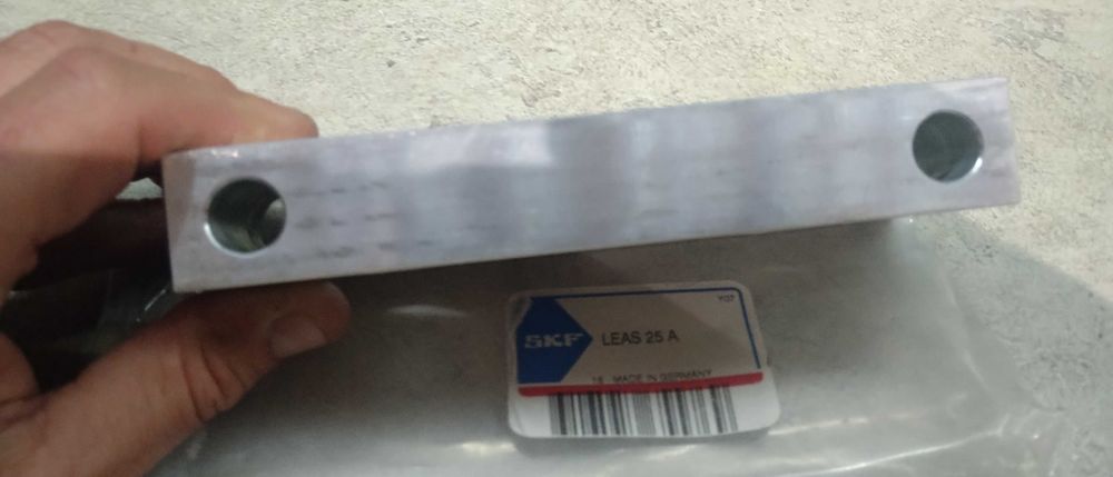 Zacisk SKF LEAS 25 A  B Jednostka wspornika wału.