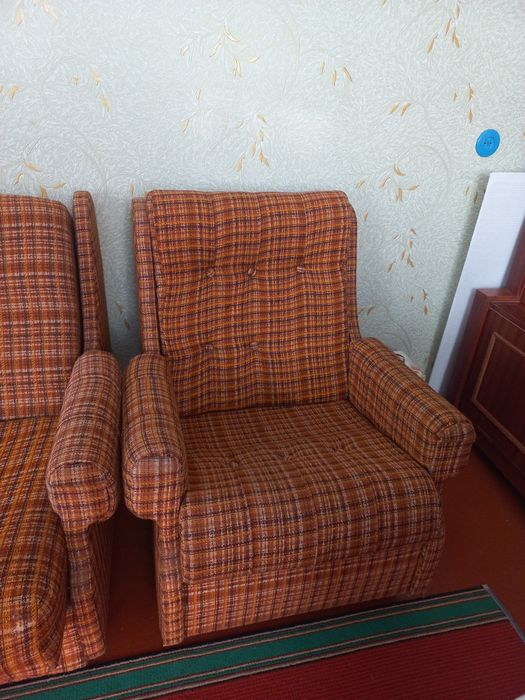 Продам диван с креслом