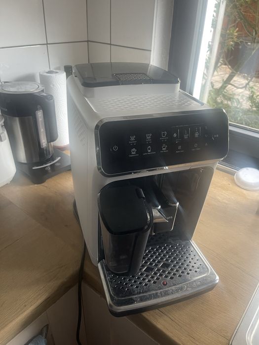 Кавомашина Philips 3200 latteGo