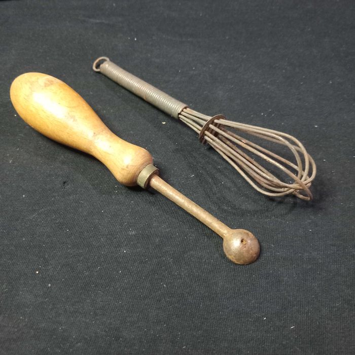 Dois pequenos utensílios