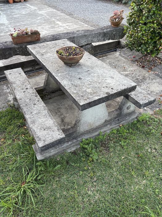 Mesa de jardim em betão