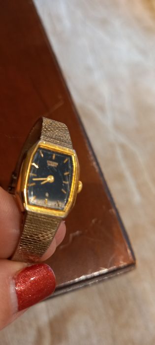 Relógio citizen dourado