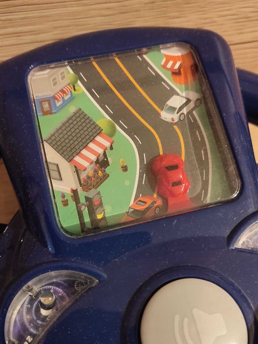 Interaktywna kierownica małego kierowcy