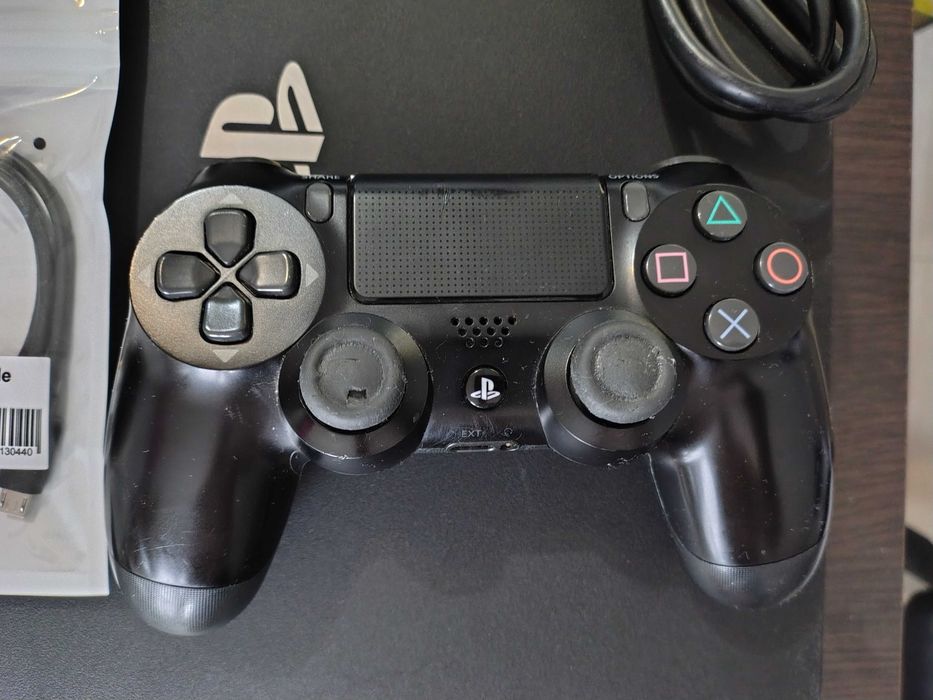 Sony PlayStation 4 Pro 1TB CUH-7116B + dualshock v2