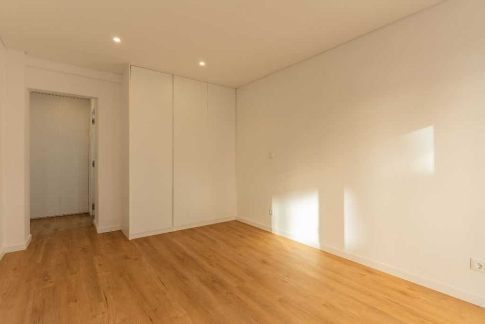 Apartamento T3 totalmente remodelado e com garagem - Santarém