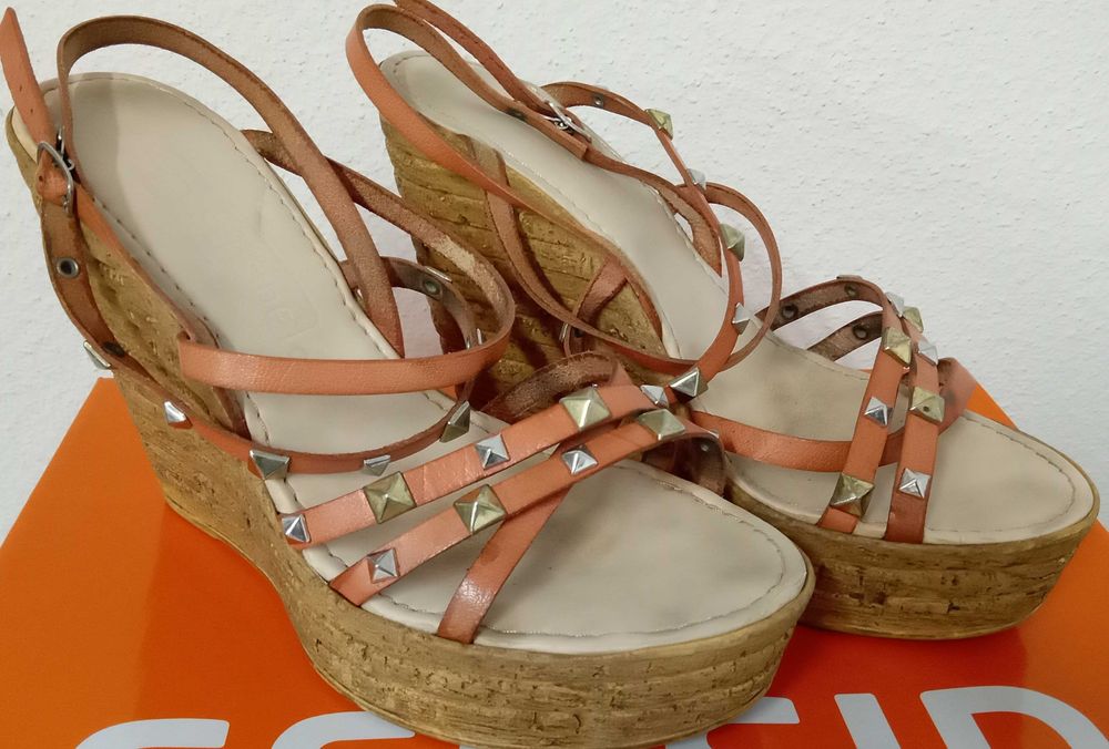 Sapatos e sandálias senhora, nº 38, cada par por 5€