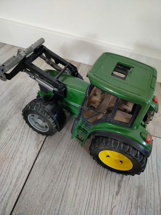 Traktor John Deere z turem