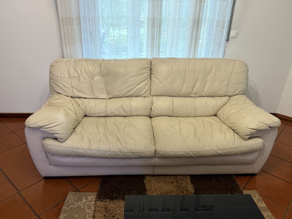 Conjunto sofás em pele com 2 lugares grandes