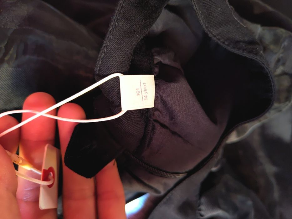 Spódniczka czarna z siateczka rozkloszowana rozm  164 cm Esprit