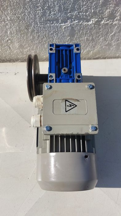 Motor com rotor 60 voltas minuto trifásico