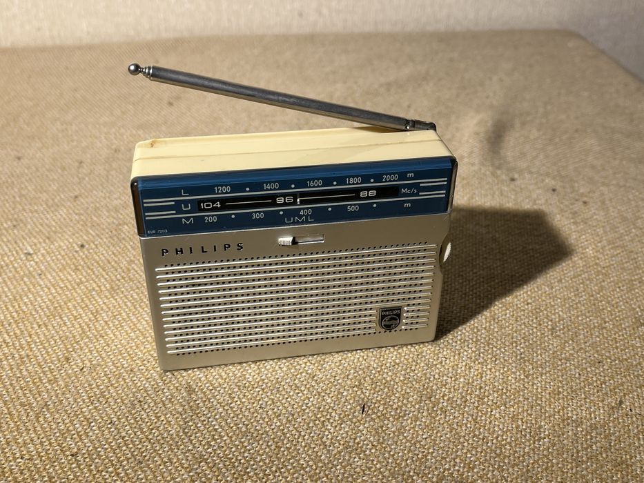 Редкий коллекционный радиоприемник 60-х PHILIPS L1W22T
