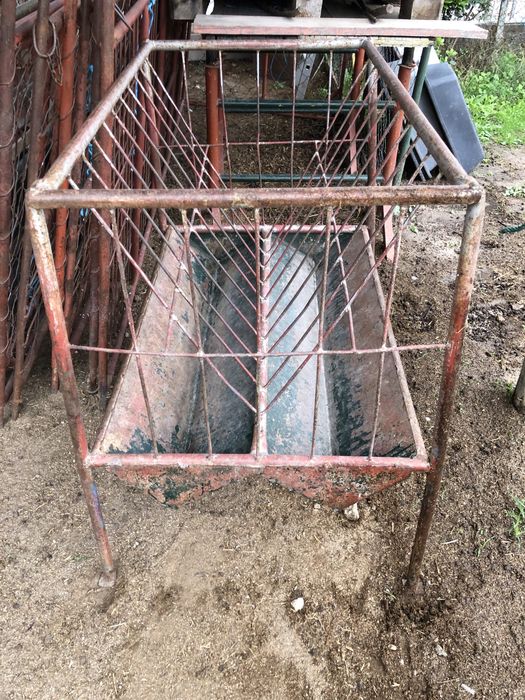 Esta tudo em perfeito estado alguma duvida e so vir ver