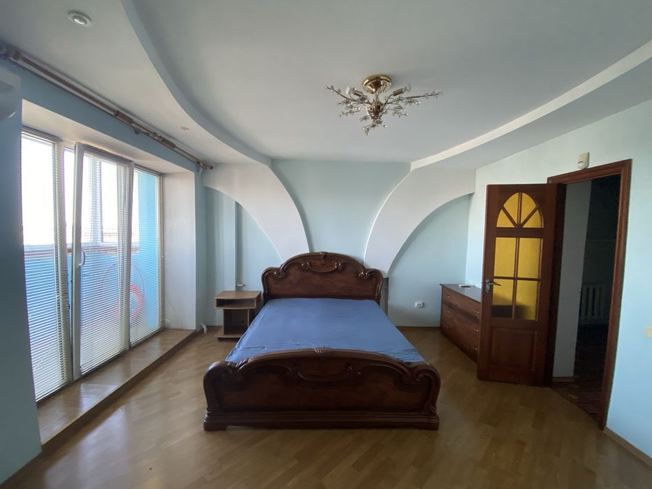 4-х кімнатна квартира вцентрі Сум. 10 000 грн. плюс комуналка