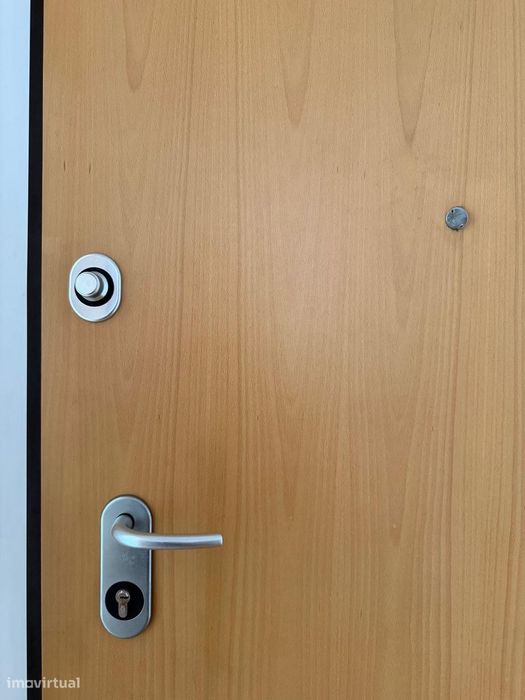 Apartamento T0 com varanda, Condominio Privado