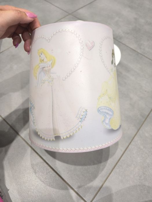 Lampa z księżniczkami do pokoju dziecięcego
