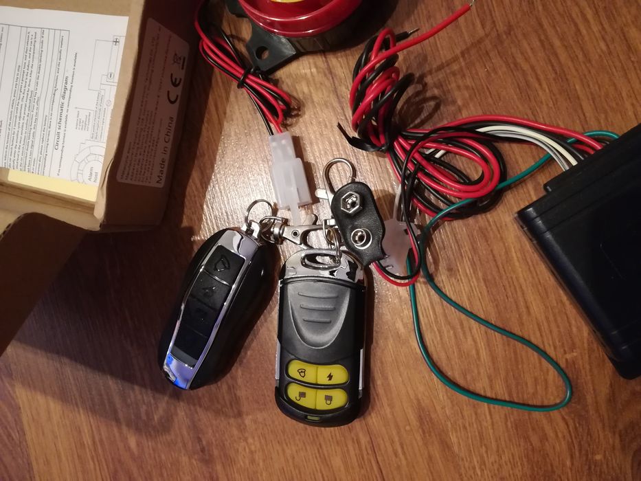 Nowy Alarm 12v albo baterie 9v. Głośna syrena 2piloty.