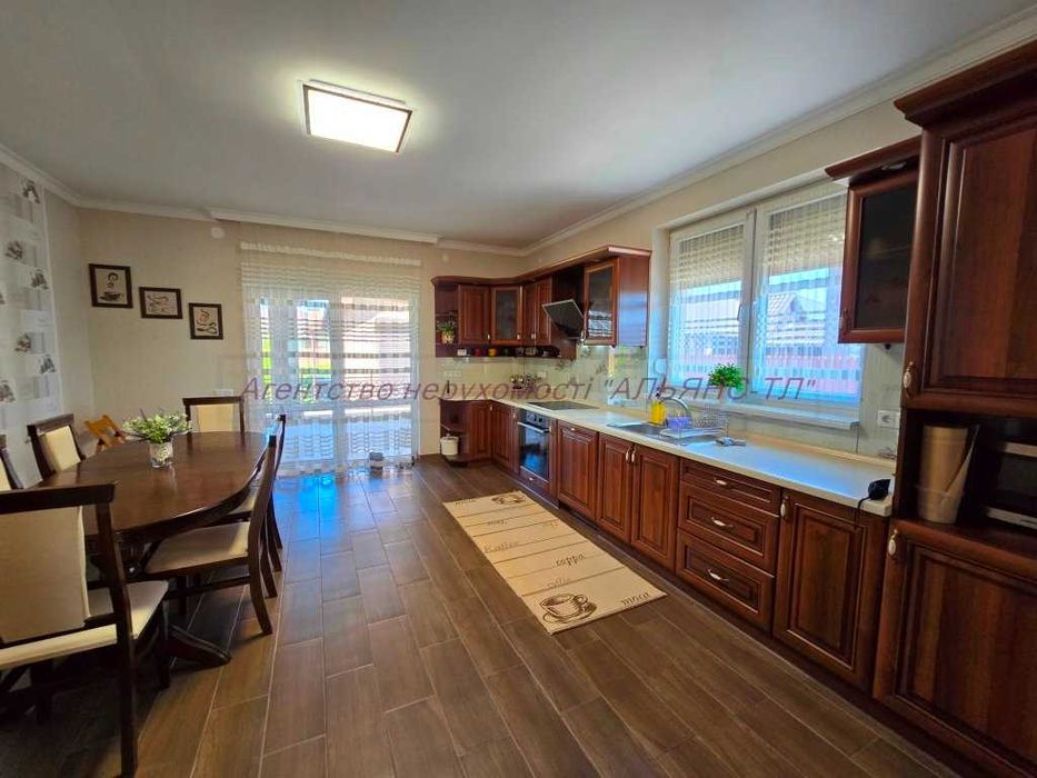 Будинок з ремонтом та меблями , вільний , 9 сот