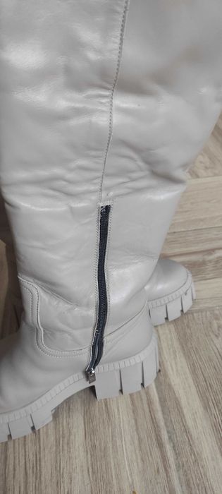 Чоботи -труби в бежевому кольорі