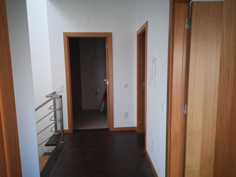 Moradia como nova T3, jardim, terraço, garagem situada em Santo Varão