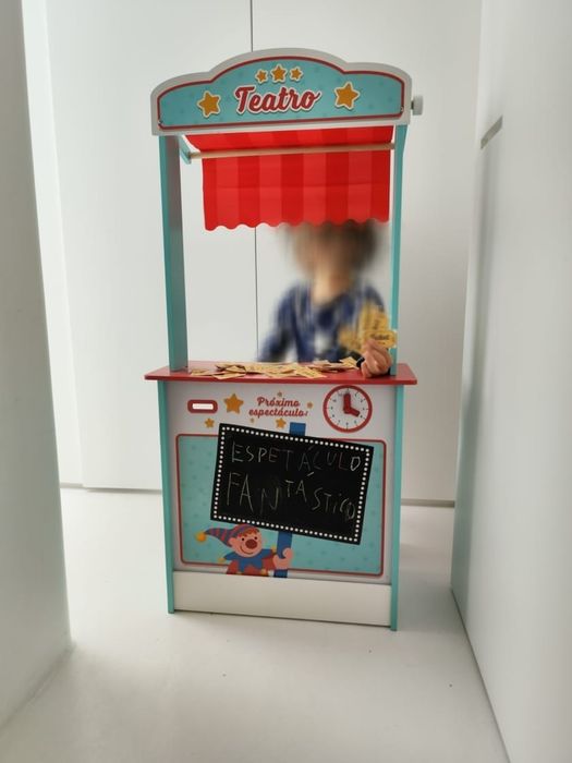 Brinquedo: Teatro/Mercearia Infantil 2 em 1 de Madeira + Bilhetes