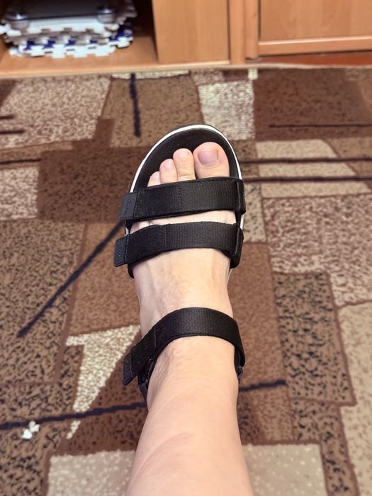 Жіночі спортивні босоніжки