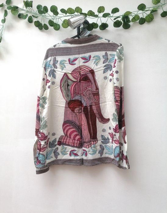 Blusa Branca com elefante colorido