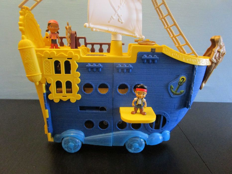 Barcos do Jake Pirata e Capitão Gancho (é possível venda em separado)
