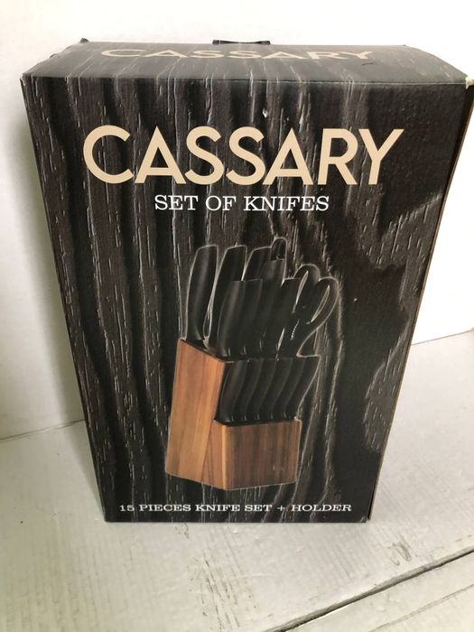 представлено набір кухонних ножів Cassary з 15 предметів (15 Pieces Knife Set + Holder), який постачається разом із дерев'яною підставкою-колодою