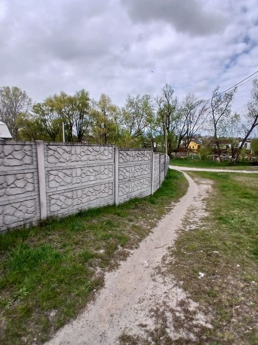 Будинок під реконструкцію,всі комунікації.