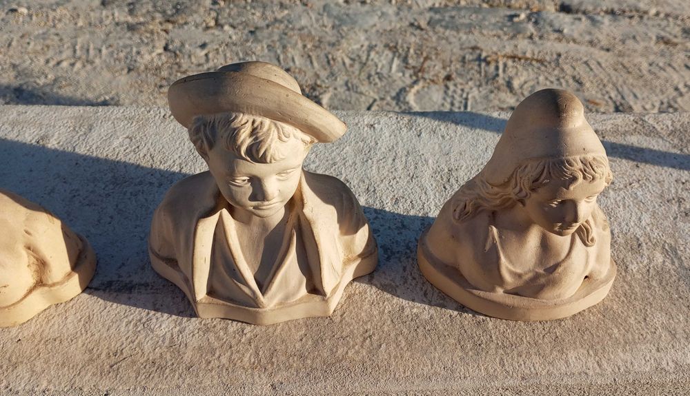 Antigos bustos em terracota