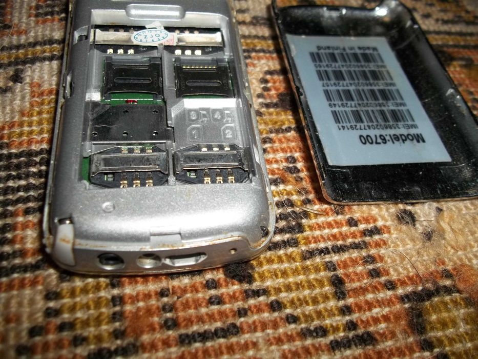 телефон 6700 4 сим карты (как новый