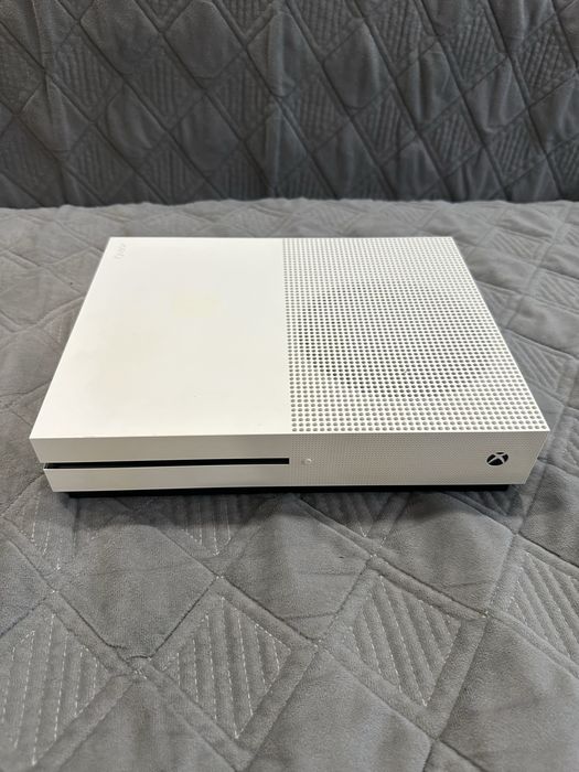 Ігрова консоль Xbox one s 1TB + геймпад + гра